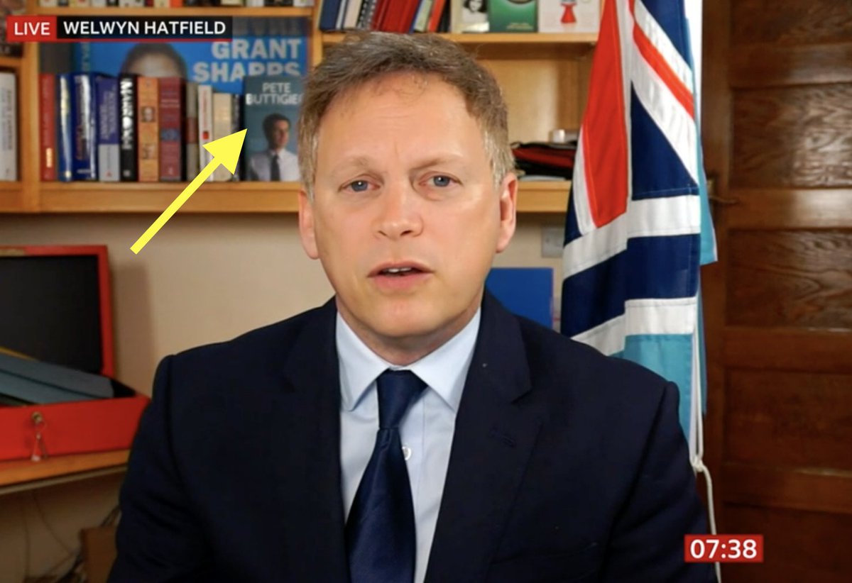 It appears Transport Sec <a href="/grantshapps/">Rt Hon Sir Grant Shapps</a> has launched the start of a new 'special relationship' by featuring incoming US Transportation Sec <a href="/PeteButtigieg/">Pete Buttigieg</a> on his bookshelf today!!! Could be some exciting times in ✈️🚘🚎⛴️ in 2021!!!