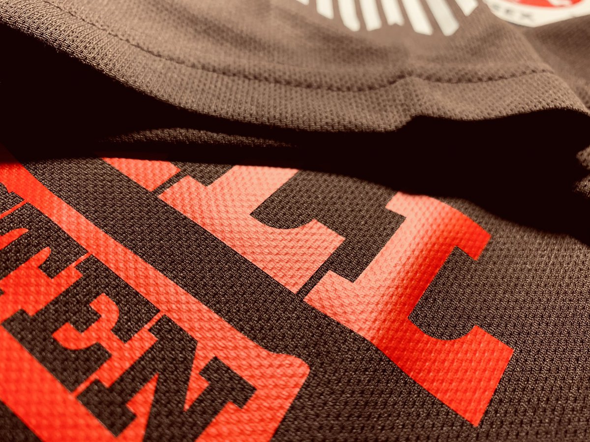 StPauliOnSea's tweet photo. Delighted to launch our 1st ever home shirt with @kitandbone available to buy from https://t.co/w3ScwMt24q soon with a % of the price going to @harpsouthend to help end homelessness in #Southend ! #fcsp #HomeShirts #fcspksv #KeinFussballDenFaschisten @YourSouthend @The_Kitsman https://t.co/SdvCLZpiBx