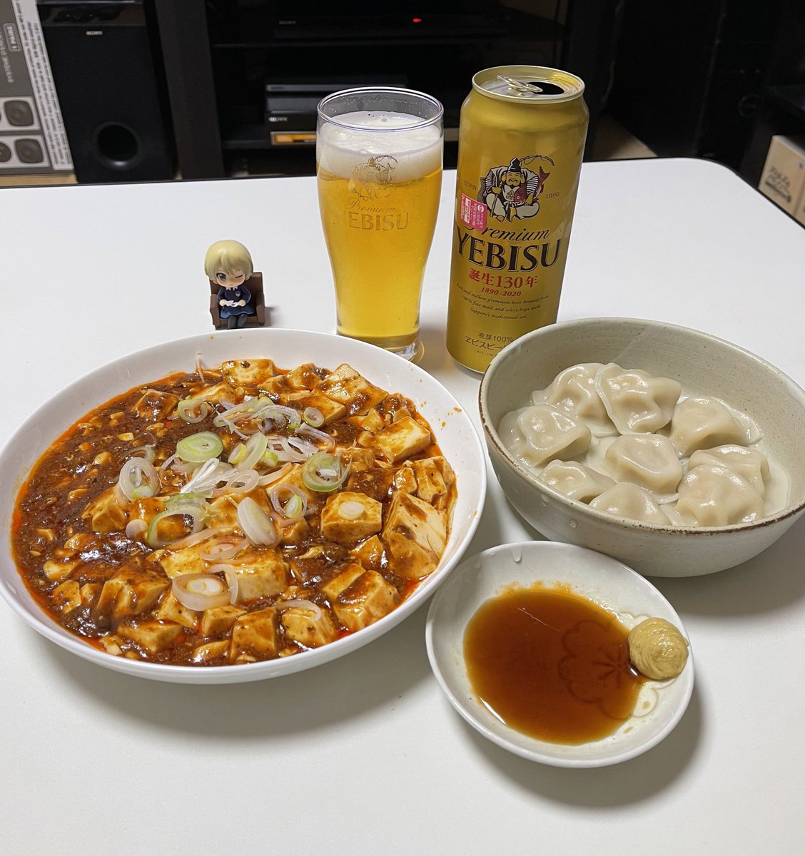 おまち على تويتر 今週も色々大変だったから麻婆豆腐を食べたくなったアルよ 水餃子をお供にダー様乾杯アルね