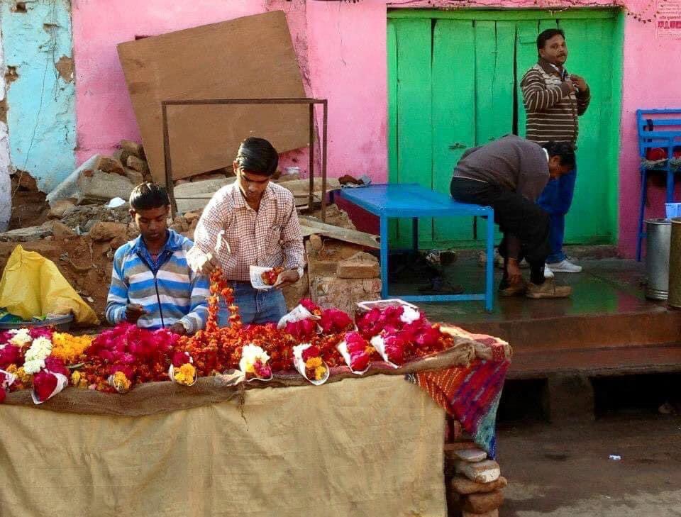 fionamusiclakes's tweet photo. World in Colour - my antidote to grey days ❤️🧡💛💚💙💗💜 I can’t travel this January but I can remember when I did! 😍India, Botswana, Vietnam, Peru. #worldincolour @live4sights @top10traveler @lonelyplanet #Travel #travelphotography https://t.co/G2iX0jTP1P