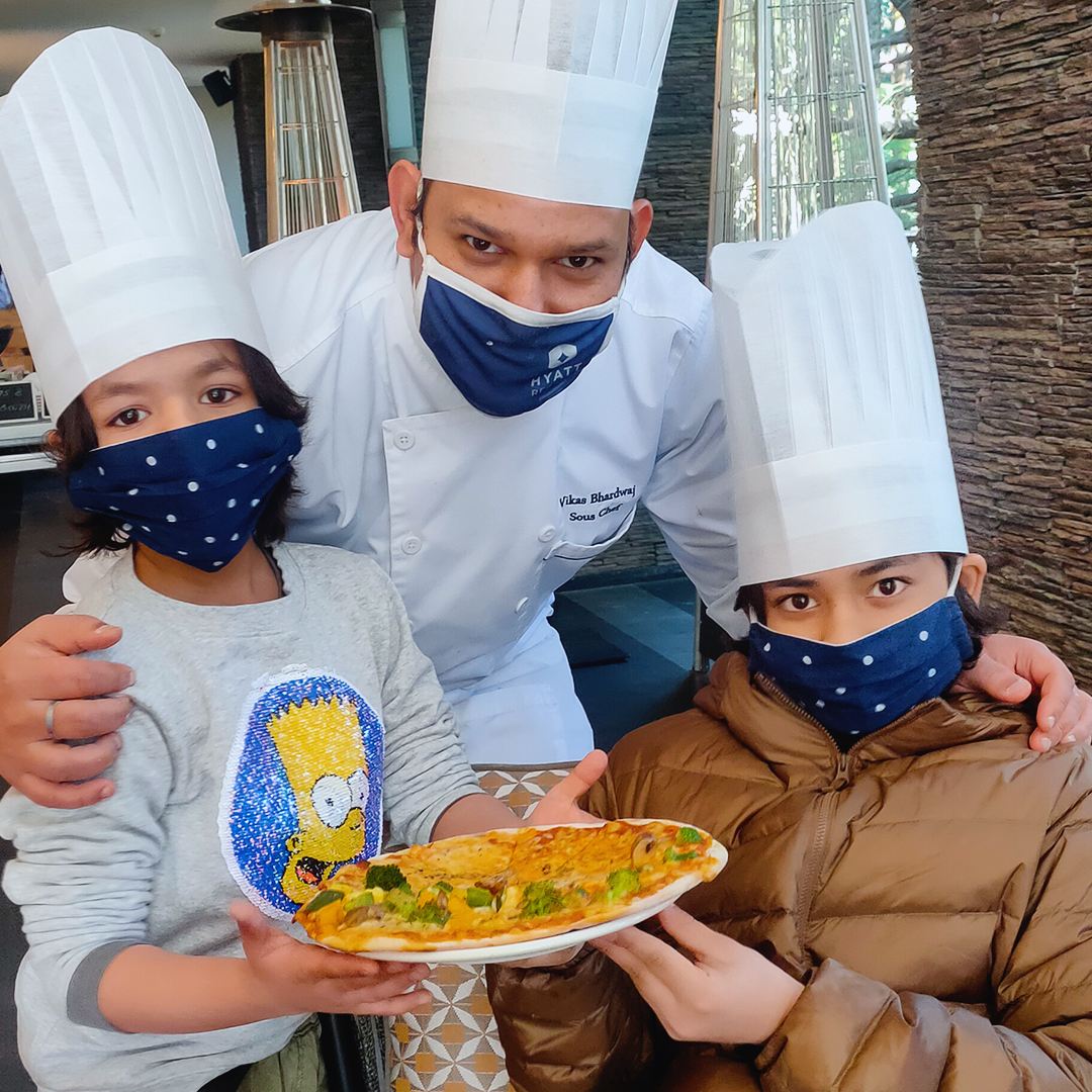 HyattRegencyDHM's tweet photo. Bedazzled by the little culinarians in the house.
A soulfilling experience to see the little chefs' enthusiasm throughout our kids culinary session!

#WorldofHyatt #CulinarySession #HimachalPradesh #Dharamshala #HyattRegency #HyattRegencyDharamshala #HyattRegencyDharamshalaResort https://t.co/jvIfcovHuW