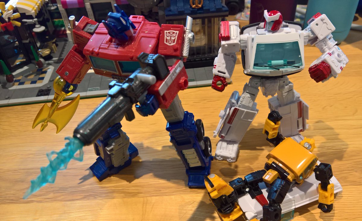 So Nurse Ratchet's entire deal is that she's an incredibly good medic with an acerbic bedside manner, she likes to party when not working, and Optimus trusts her deeply.Compared to the cartoon we eventually got, that's a TREMENDOUS flippin' downgrade.