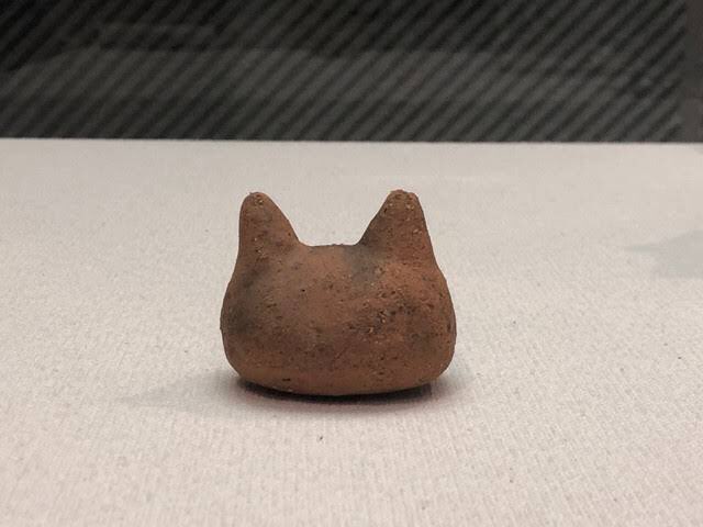 縄文時代のネコの形の土製品がとってもかわいい 話題の画像プラス