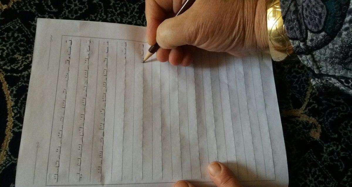 mahin_____95's tweet photo. هر وقت که از زندگیتون ناامید شدین، مامان من یادتون بیفته که تو سن ۵۸ سالگی مشق مینویسه و میخواد تحصیلکرده بشه❤ https://t.co/MSf6lHP7bL