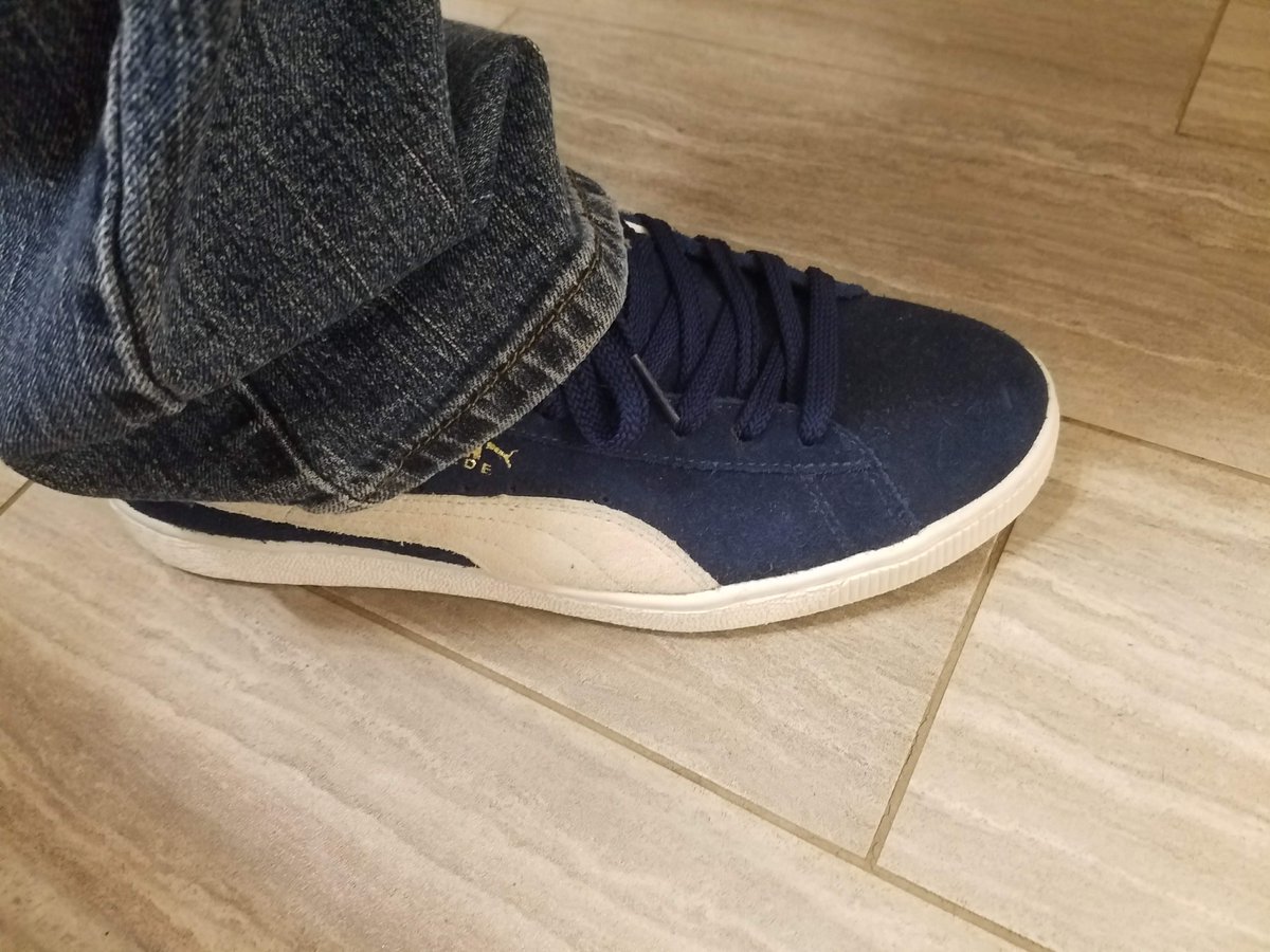 KT fact: I used to carry a toothbrush to keep 'em nappy. 👴<- Old man status 😂

#pumasuede #puma #pumaclyde #oldschool #kirkt #banginbeats