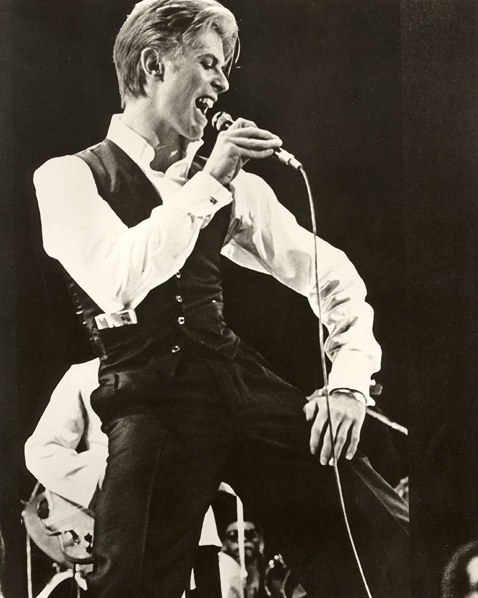 RadTransistor's tweet image. 📻Feliz cumpleaños, Bowie 😍
Él sigue.

#Bowie #bowieforever #DavidBowie #davidbowieforever
#DavidRobertJones #Starman #MajorTom #thethinwhiteduke #elduqueblanco #ZiggyStardust