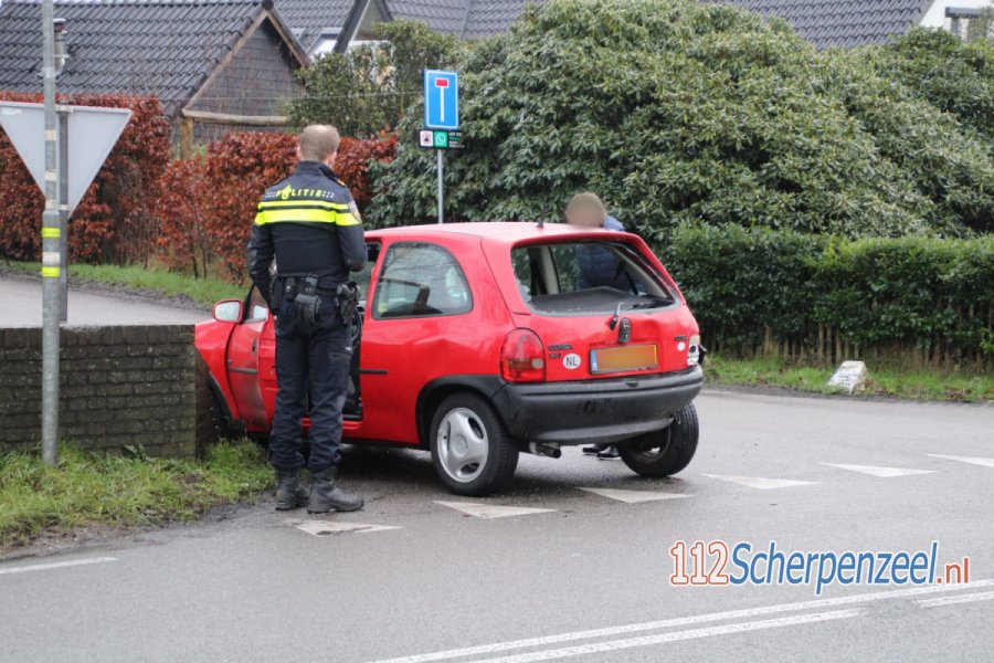 Veel schade na kop-staart aanrijding op de Barneveldsestraat in #Scherpenzeel. 112Scherpenzeel.