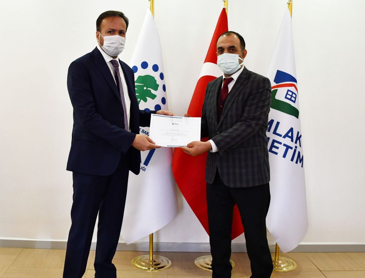 Emlak Yönetim AŞ’ye bağlı sitelerde görevine devam eden ve göreve yeni başlayan 9 çalışana işbaşı ve oryantasyon eğitimi verildi. Eğitime katılan personele kurs bitirme belgelerini Emlak Yönetim AŞ Genel Müdürü Ayhan Karaca takdim etti.

Haberin Devamı: buff.ly/38rUDE4