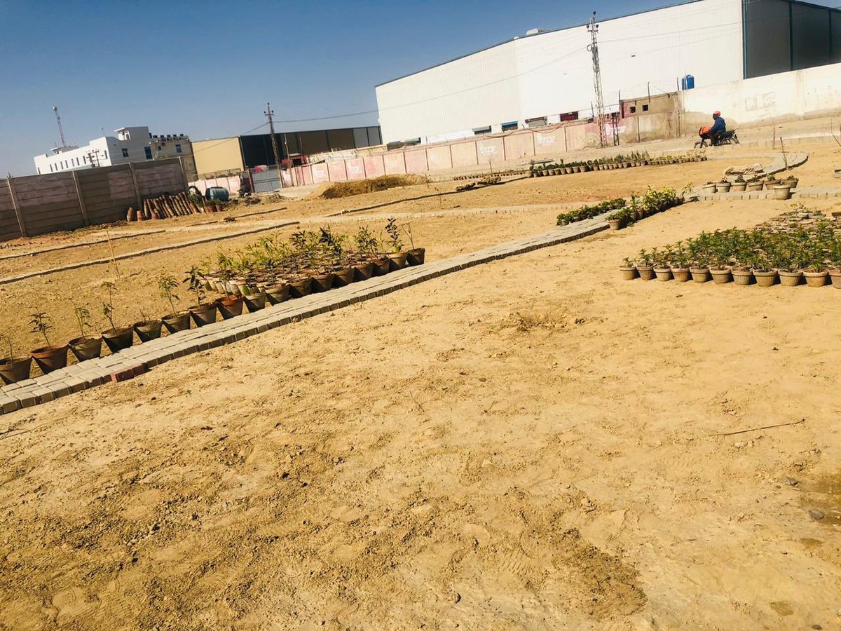SindhEco's tweet photo. Advisor to CM Sindh on Environment Murtaza Wahab along with Chairman P&D Muhammad Waseem visited combined #effluent treatment plant in Korangi Industrial Area and discussed with tanners about #solarizing the plant and its capacity enhancement ; planted a sapling on green belt. https://t.co/F5eKFwQUm1