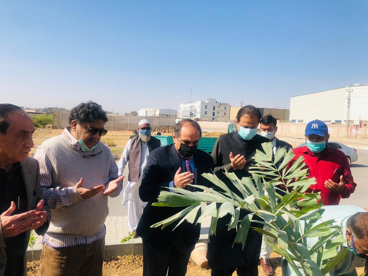 SindhEco's tweet photo. Advisor to CM Sindh on Environment Murtaza Wahab along with Chairman P&D Muhammad Waseem visited combined #effluent treatment plant in Korangi Industrial Area and discussed with tanners about #solarizing the plant and its capacity enhancement ; planted a sapling on green belt. https://t.co/F5eKFwQUm1
