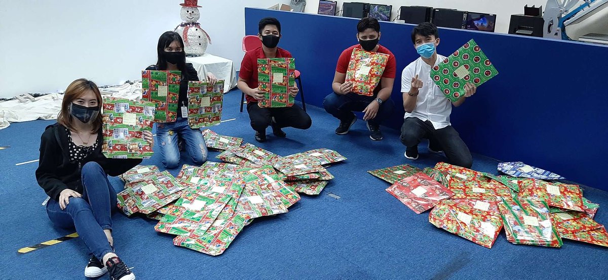 pif_org's tweet photo. #STech shared the holiday cheer with #ProjectPearls by providing grocery packs and gifts for families in need. The employees enjoyed wrapping the toys for children.
#PassItForward #PearlHeroes #AdoptAFamily #Christmas #holidays #holidaygiving #gifts #charity #givenow https://t.co/7I3Cl9Azc3