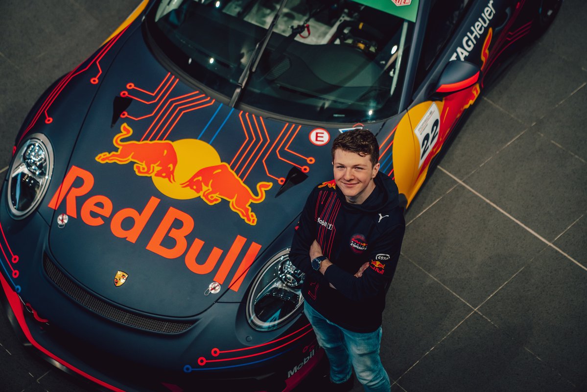 #PESC - It’s race day <a href="/iRacing/">iRacing</a> for #Porsche <a href="/TAGHeuer/">TAG Heuer</a> #Esports #Supercup <a href="/InterlagosTrack/">Autódromo Interlagos</a>. 2020 champion @G2Sebi from <a href="/redbullracingES/">TAM KỲ CAR : CHO THUÊ XE - MUA BÁN XE Ô TÔ CŨ</a> and many more fight for victory with the virtual #911GT3Cup. Sprint starts at 8:15 PM CET, main race at 8:45. Follow live youtu.be/_wr9pe6Atow