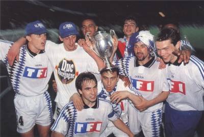 Les auxerrois atteindront même la demi-finale de la Coupe UEFA lors de la saison 1992-1993, et échoueront aux portes de la finale, aux tirs aux buts, contre le Borussia Dortmund.Puis, ils remporteront leur première Coupe de France, en 1994, en battant Montpellier 3-0 en finale.