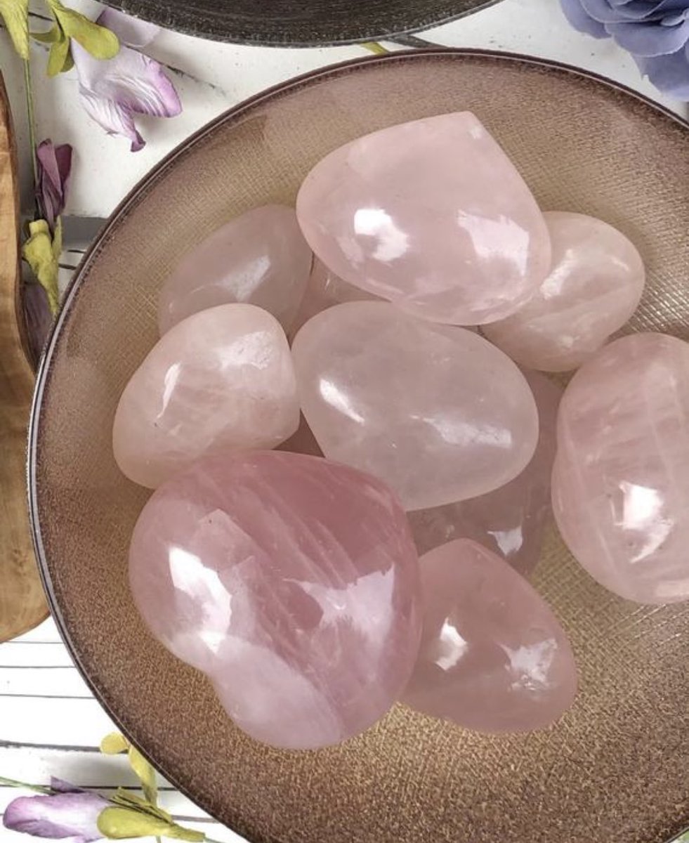 DesignsTiffany's tweet photo. So many new items Pretties ✨💕 https://t.co/KHl47yr0ic #witchy #crystals https://t.co/m8L4nDbk0R