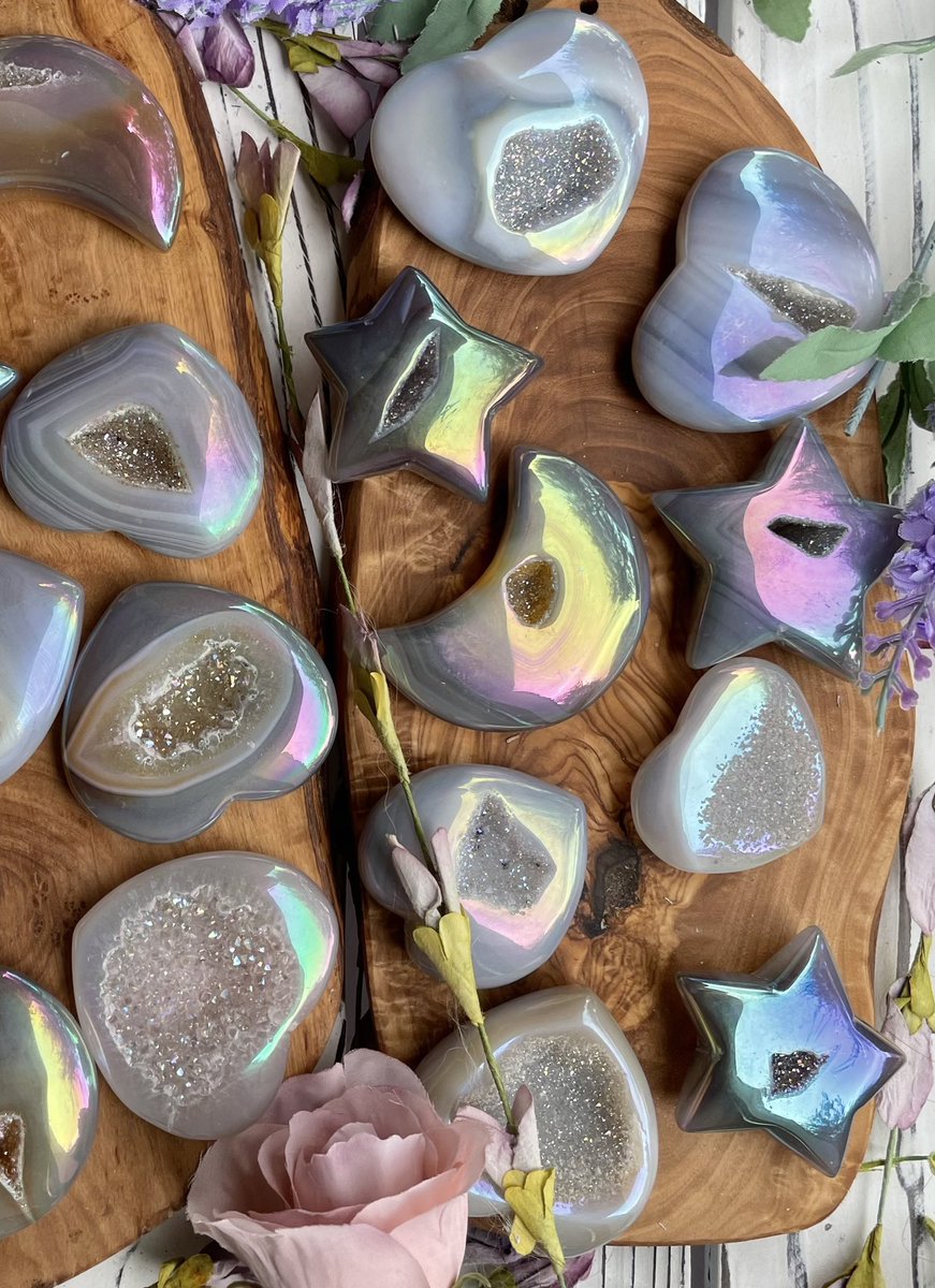DesignsTiffany's tweet photo. So many new items Pretties ✨💕 https://t.co/KHl47yr0ic #witchy #crystals https://t.co/m8L4nDbk0R