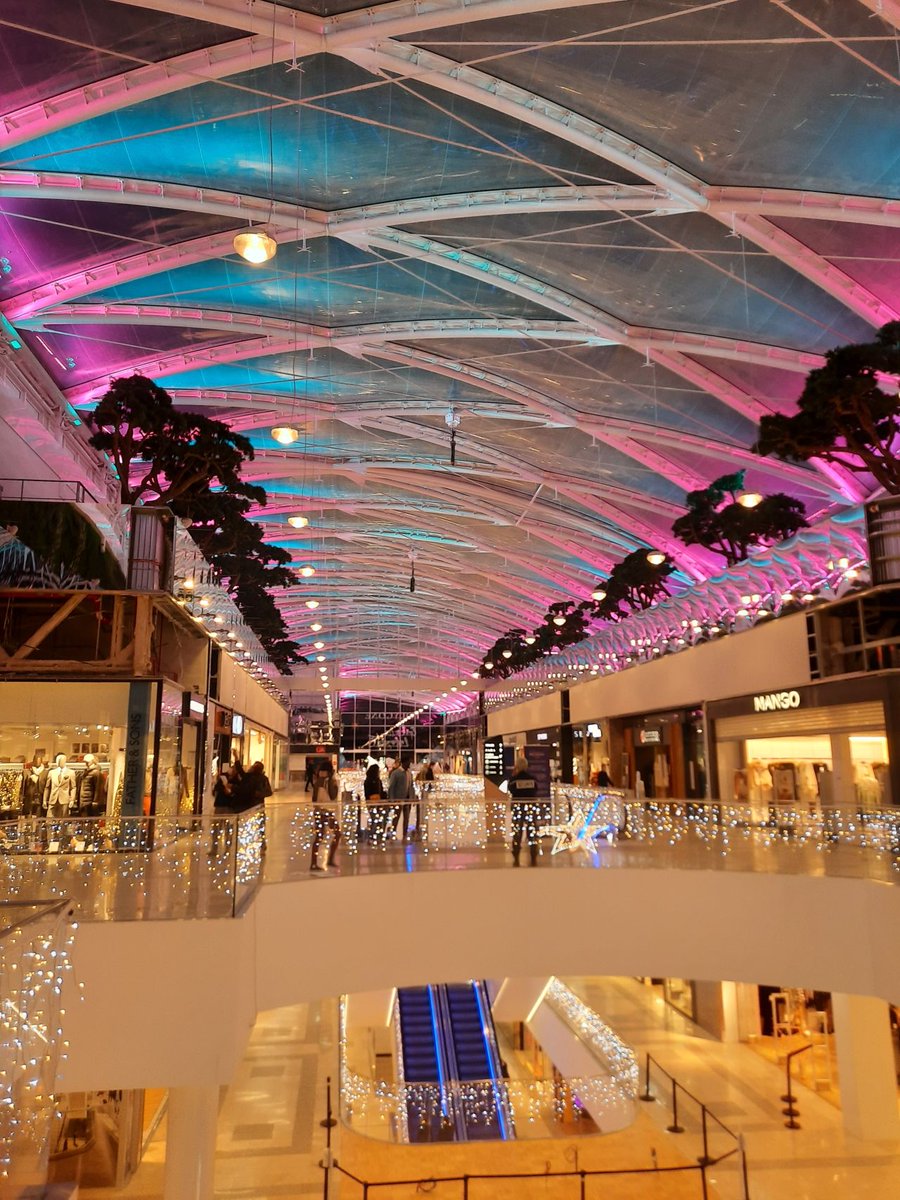 GroupeSERFIM's tweet image. Energie : "Éclairage de la Galerie marchande du Centre Commercial Polygone à Montpellier "
Une réalisation des équipes de #SERPOLLET et de #BENTIN pour le compte de la SOCRI, sous la Maîtrise d’œuvre de Jean-Paul VIGUIER, du BET DURAND, de ACL et de COBALT