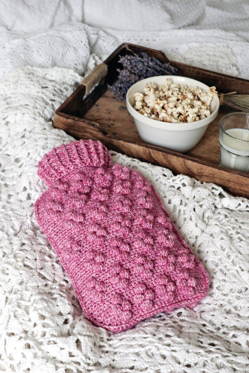 InsideCrochet's tweet photo. Something for the weekend
 #weekendmake
There is something so comforting about a hot water bottle, whether its used to warm you or to comfort aches and pains.
Order the printed version for delivery to your door 
 https://t.co/ynCEV24fdN 📮
Or go digital https://t.co/VfFCr8vjFb 📲 https://t.co/HW7TJNSQ8w