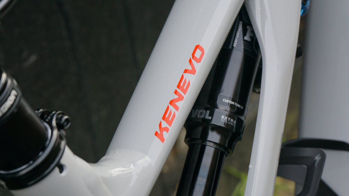 southdownsbikes's tweet photo. 2021 Turbo Kenevo Comp in size S4β‘
Available now in-store & online!π
What do you think of this machine?π€©
#jongone #specialized #kenevo #specializedkenevo #ebike #emtb #mtb #mtblife #ukmtb #mbuk #mtbwinter #ukwinter https://t.co/QxLshlS8bu