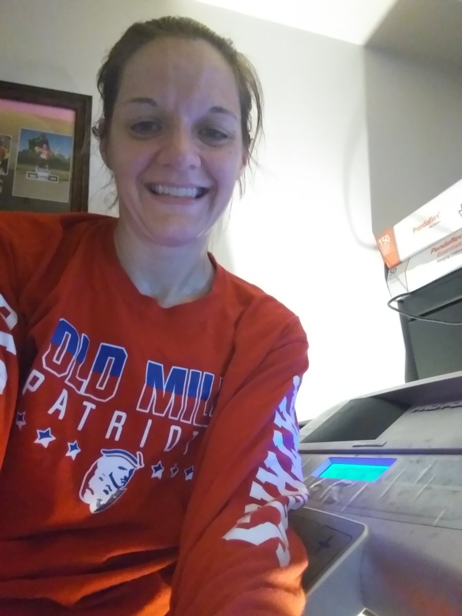 JGulden22's tweet photo. Running on a quarter tank this morning a.k.a 5 hours of sleep but got that 5K in for Team Chafing Dreams! #405challenge #GBPERUNCLUB https://t.co/U0LAf4rn9T