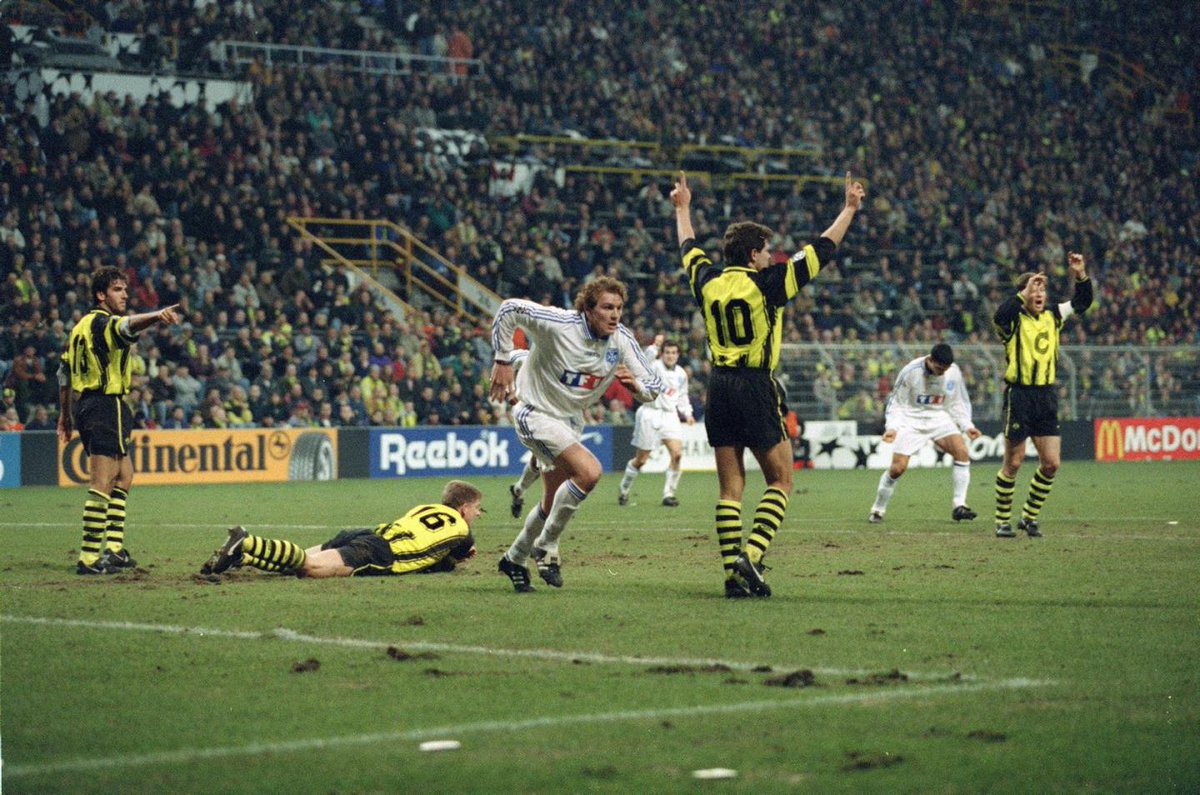 Malgré le départ de plusieurs de ses cadres, l’équipe continue sur sa lancée et se hisse jusqu’en quart de finale de Ligue des Champions, où elle butte, une nouvelle fois, sur le Borussia Dortmund, futur vainqueur de la compétition.