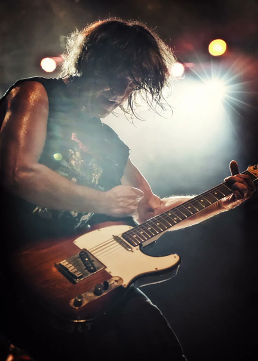 Hasta siempre Boni! Referente y unas de las voces más importantes del rock del estado. 
NO HAY TREGUA !!!! D.E.P
#Barricada #Boni