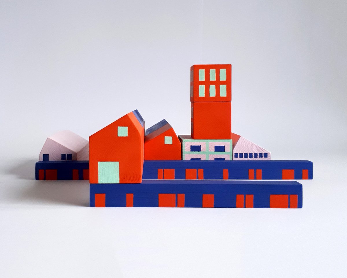 What happens when you ask creatives to respond to a fire extinguisher? Well you can find out by visiting in-case-of-fire-exhibition.com/index.html an exhibition created by You Get The Gist studio (or follow the QR).

#ACEfunded #CultivateCreateThrive #WeAreRydeArts