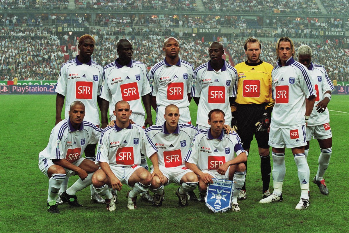En effet, munis de leur maillot Playstation 2, Djibril Cissé, Olivier Kapo, Philippe Mexès ou encore Jean-Alain Boumsong, permettent au club de retrouver la Ligue des Champions et de gagner une troisième Coupe de France en 2003, en battant le PSG de Ronaldinho en finale.