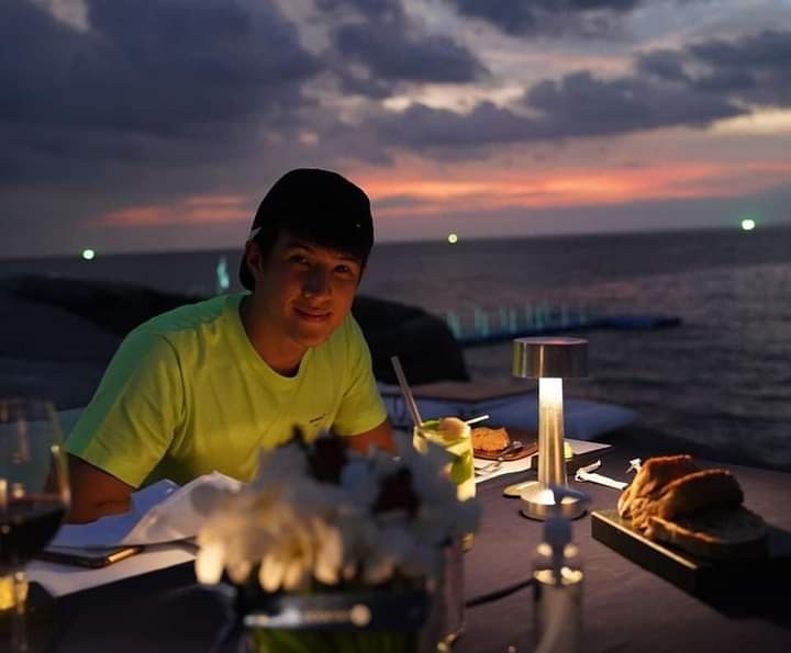 jamestleman's tweet photo. Sunset on the rocks 🌅🥳 thank you for a lovely dinner experience @katarocksphuket #katarocks
Cr. james_jamesma
#เจมส์มาร์ #jamesma #JMA #james_jamesma #james_ma #jamestleman #สุภาพบุรุษเจมส์มาร์ #เจมส์มาร์ผู้ที่ได้ทั้งหล่อและน่ารัก #เพราะมีเจมส์มาร์ให้รัก https://t.co/IjqBONA7Dd