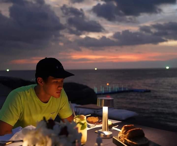 jamestleman's tweet photo. Sunset on the rocks 🌅🥳 thank you for a lovely dinner experience @katarocksphuket #katarocks
Cr. james_jamesma
#เจมส์มาร์ #jamesma #JMA #james_jamesma #james_ma #jamestleman #สุภาพบุรุษเจมส์มาร์ #เจมส์มาร์ผู้ที่ได้ทั้งหล่อและน่ารัก #เพราะมีเจมส์มาร์ให้รัก https://t.co/IjqBONA7Dd
