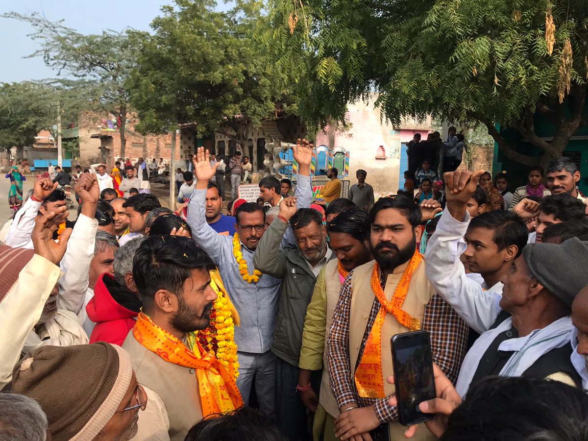 rohitpratap_02's tweet photo. श्री राम जन्मभूमि मंदिर निर्माण निधि समर्पण अभियान के तहत जन जागरण रथ यात्रा का आगाज कल केशव भवन से हुआ। @myogiadityanath @AmitShah @narendramodi @sunilbansalbjp @swatantrabjp @madhumtr @Th_PraveenBJP @AheriyaRavi https://t.co/FcLhHa4cMv