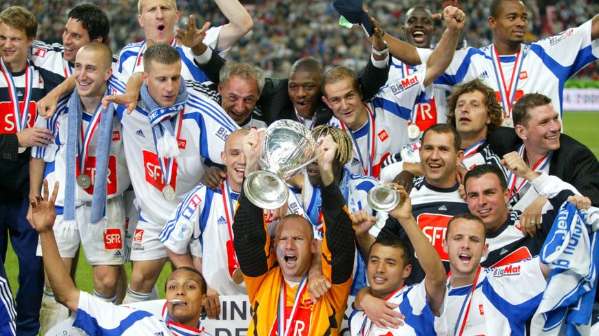 Pour autant, cela n’empêche pas l’AJ Auxerre de soulever une quatrième Coupe de France, en 2005, contre Sedan en finale. Si le match a été marqué par un nouveau titre, il fut surtout historique car c’est à ce moment-là que Guy Roux annoncera son départ à la retraite.
