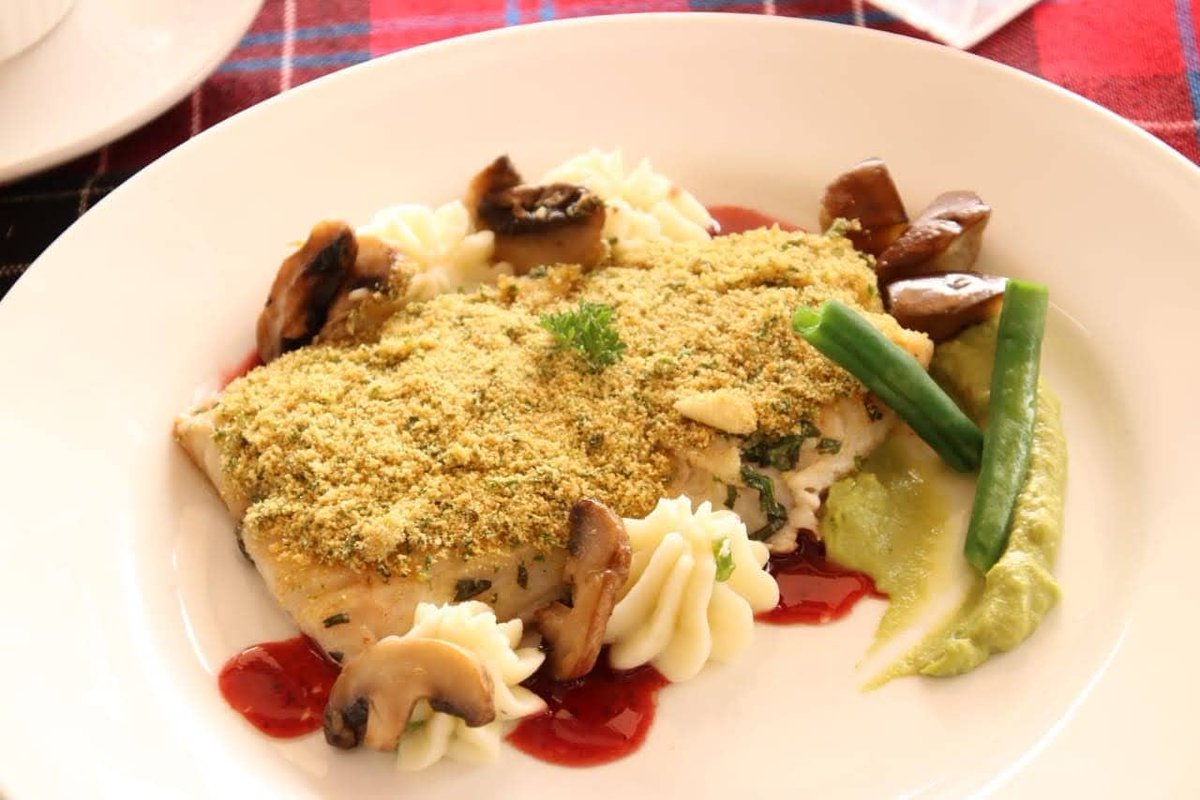 delhi_iihm's tweet photo. Super Chef 2020!!Persillade crusted fish with creamy mash, petit pois, grilled mushrooms and eggplants, blanched greens, in kokum and wine reduction prepared by Poorvi Saralaya from IIHM Bangalore
#iihmhotelschool #IIHMBangalore #iihmdelhi #best3years #IIHMVirtualSession https://t.co/s5O6X5xNZB