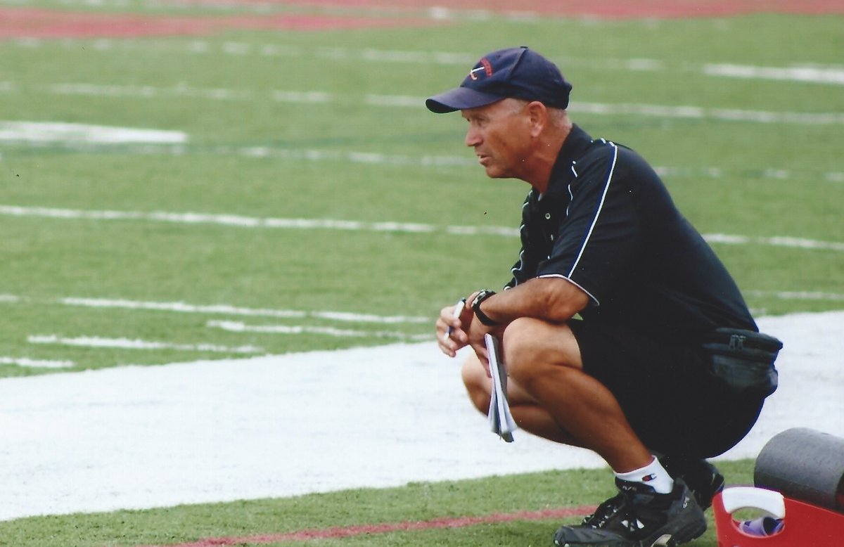 WinningCoaches's tweet image. He started his career as an emergency stand-in for the junior high team. Now he has 605 wins and 40+ years under his belt with the @WarwickFieldHoc program.

Read about Bob Derr&apos;s legendary coaching career and his advice for new coaches.

~ via @NFHCA

🔗: bit.ly/2Ldi4rM