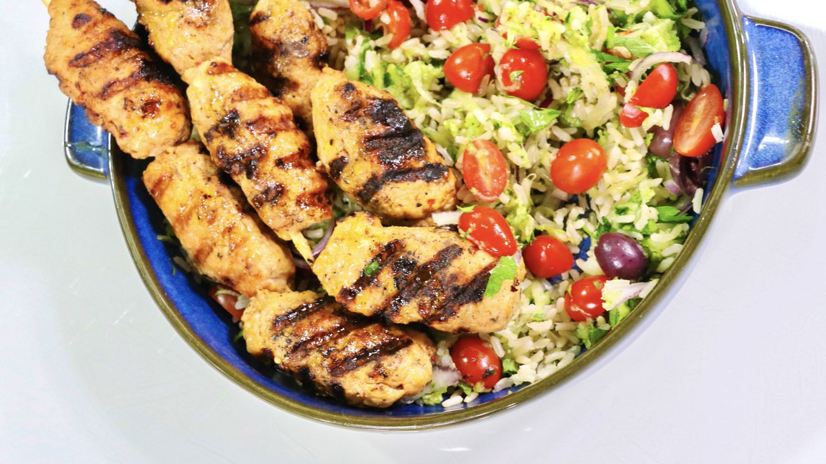 AfternoonChat's tweet image. Chicken is a staple in many households but this Chicken Skewers with Brown Rice Tabouleh truly tops it all. Find this mouthwatering recipe at bit.ly/2LAYkOM #AfternoonExpress