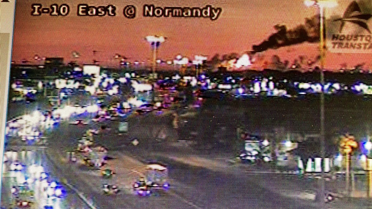 JCarrollHPM's tweet photo. Seeing big flames and black smoke from multiple locations in the east from the I-10 and Normandy camera. Trying to get more info to see what’s burning. https://t.co/BzgSEegWMV