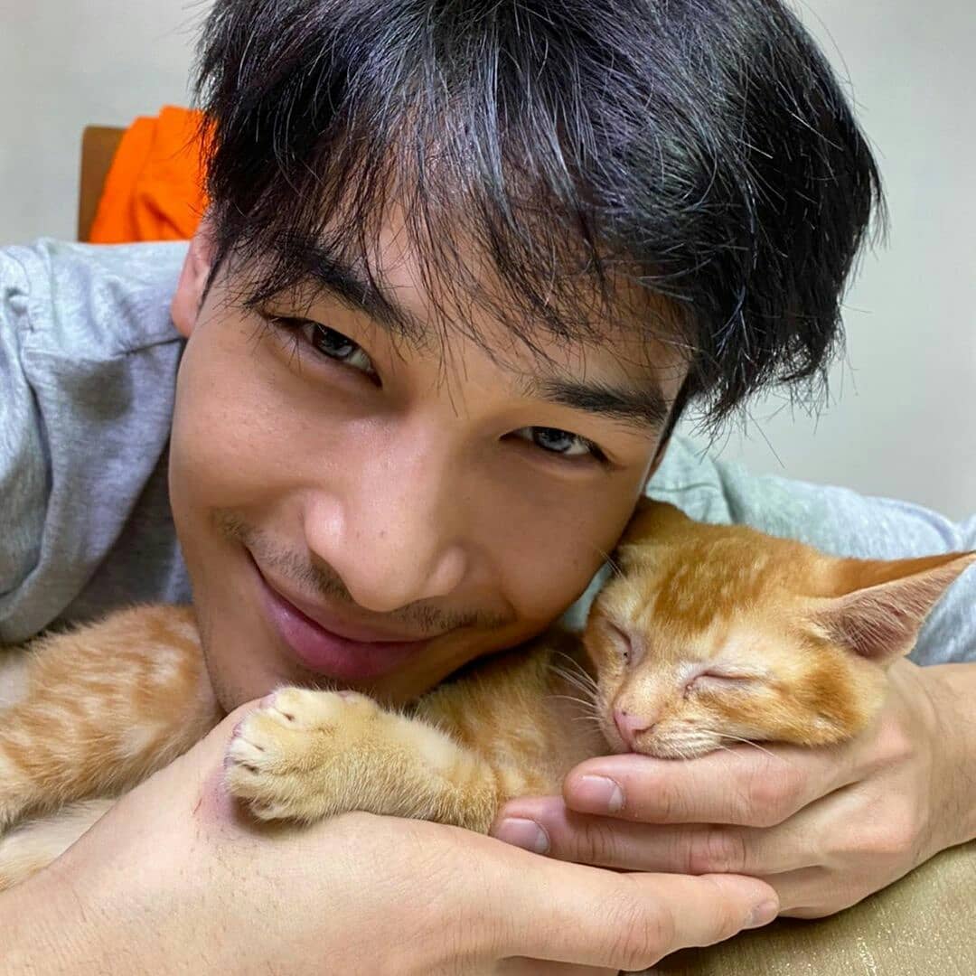   @Nnattawin1 with animals a cute thread;