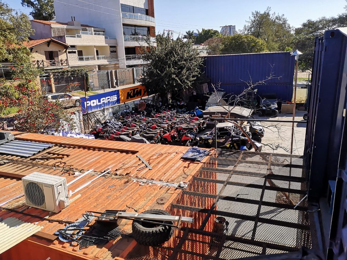 VecinosSanJorge's tweet image. Será que esta empresa #PolarisPy está acogida a algún tipo de beneficio/incentivo fiscal por ensamblar vehículos con tanta precariedad bajo un mango/oficina administrativa? Por qué eso es lo único que  @AsuncionMuni habilitó.