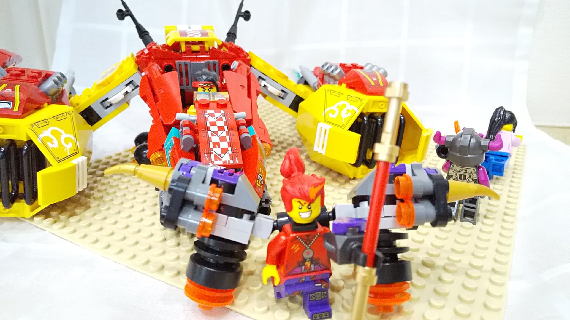 丸み 先日行った佐野プレミアム アウトレットで息子が買ったもの 家では レゴマリオかニンジャゴー買う ってお年玉握りしめて行ってみたらこれに一目惚れしたらしい 仕掛けがいっぱいあってご息子ご満悦 モンキーキッドのアニメ面白いといいなぁ
