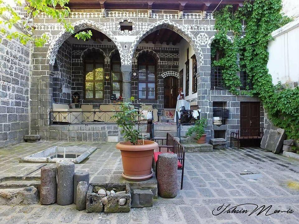Amid-Diyarbakır-Diyarbekir-Տիարպեքիր-دياربكر
Evleri

Fotoğraf:Tahsin Memiş