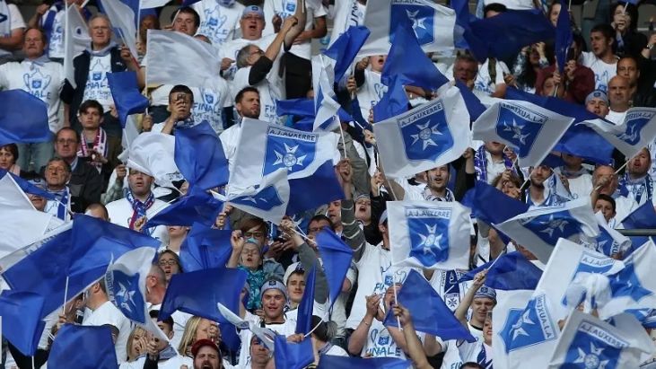 Ainsi, l’espérance des supporters est donc que ce nouvel entraîneur se rapproche, au moins à minima, des miracles réalisés par Guy Roux avec ce club, qui restera, quoiqu’il arrive, à jamais, dans l’histoire du football français.