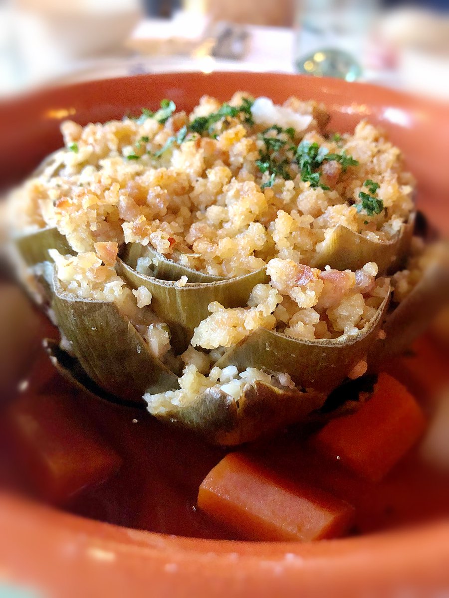 Coachs_Pick's tweet photo. Tampa, FL
Looking for a Friday night dinner spot? One of my favorite spots lately has been the delicious 🇮🇹 food from @SantoStefanoTPA - this place blew me away! When they said AUTHENTIC, they meant it! Stuffed artichokes, sausage, arancini, ravioli...all so incredibly delicious! https://t.co/KHCtzijJnx