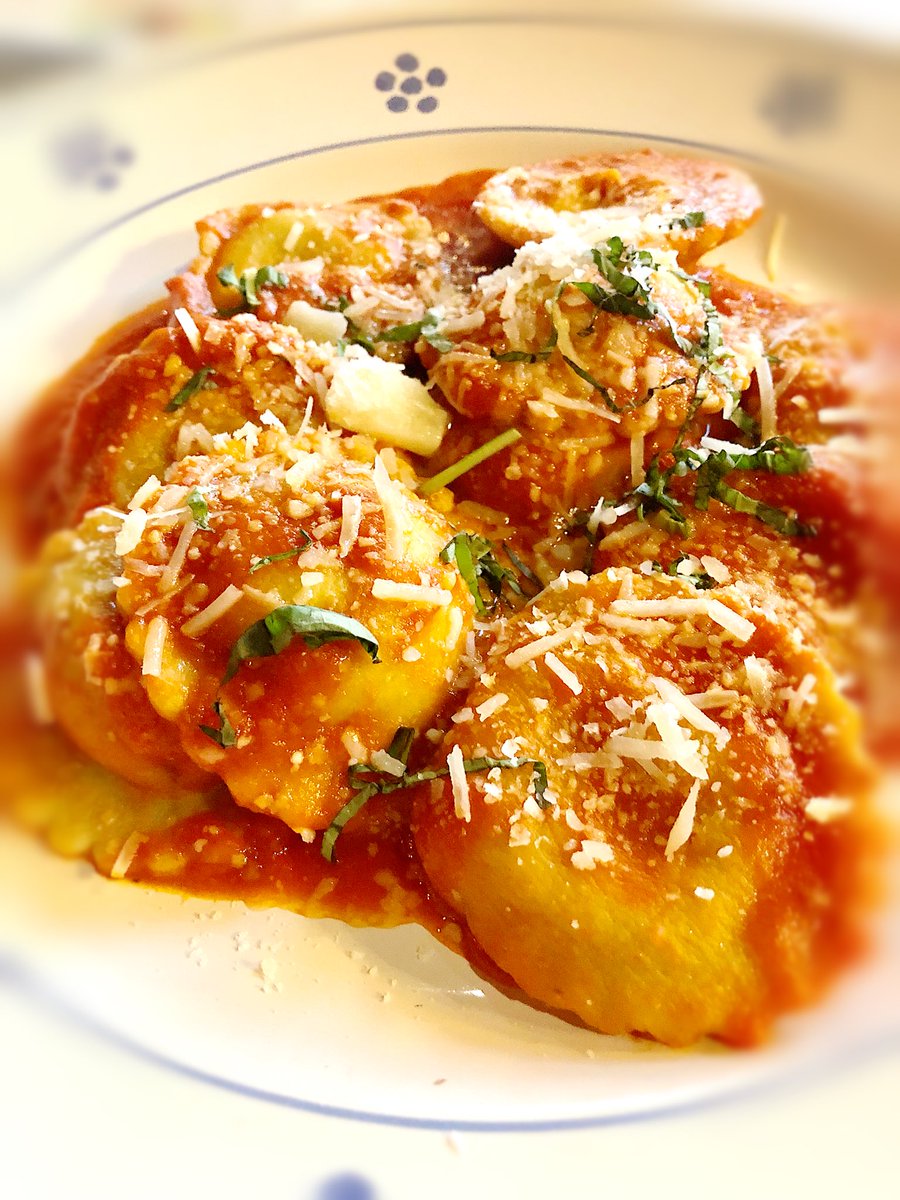 Tampa, FL
Looking for a Friday night dinner spot? One of my favorite spots lately has been the delicious 🇮🇹 food from <a href="/SantoStefanoTPA/">Casa Santo Stefano</a> - this place blew me away! When they said AUTHENTIC, they meant it! Stuffed artichokes, sausage, arancini, ravioli...all so incredibly delicious!