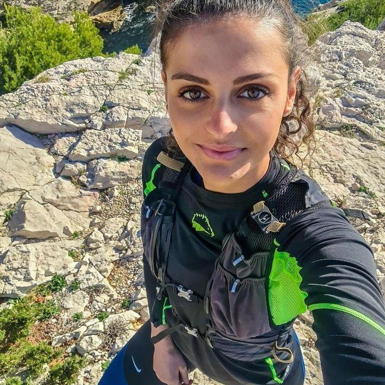 Altore11's tweet image. Découvre le t-shirt MONTE CINTU manches longues sur Delphine ! Elle porte le BLACK/ACID GREEN. 
L'innovation du 3D Air Flow permet au coureur de rester au sec tout au long de son activité physique ! 

#innovation #altore #trail #runner #RUNNINGGIRLS #madeinFrance #sportoutfit