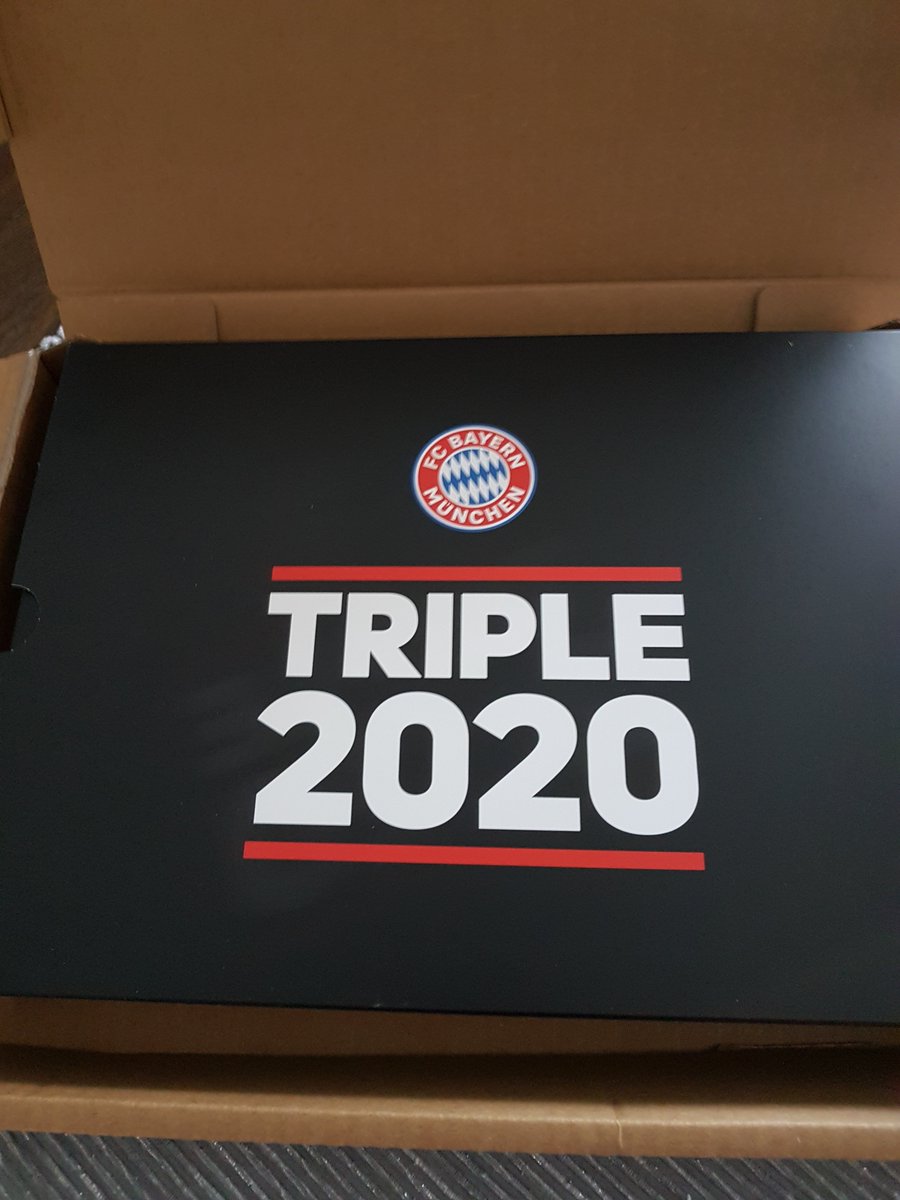 FcbJens2's tweet photo. Dingdong: Wenn der #DHL Postbote einmal klingelt. Und das passender Weise auch noch am #Spieltag Mal sehen, was er schönes gebracht hat🤔😉 
#FCB #MiaSanMia 
#Triple2020  #BesteFansDerWelt https://t.co/lglzyRpHyx