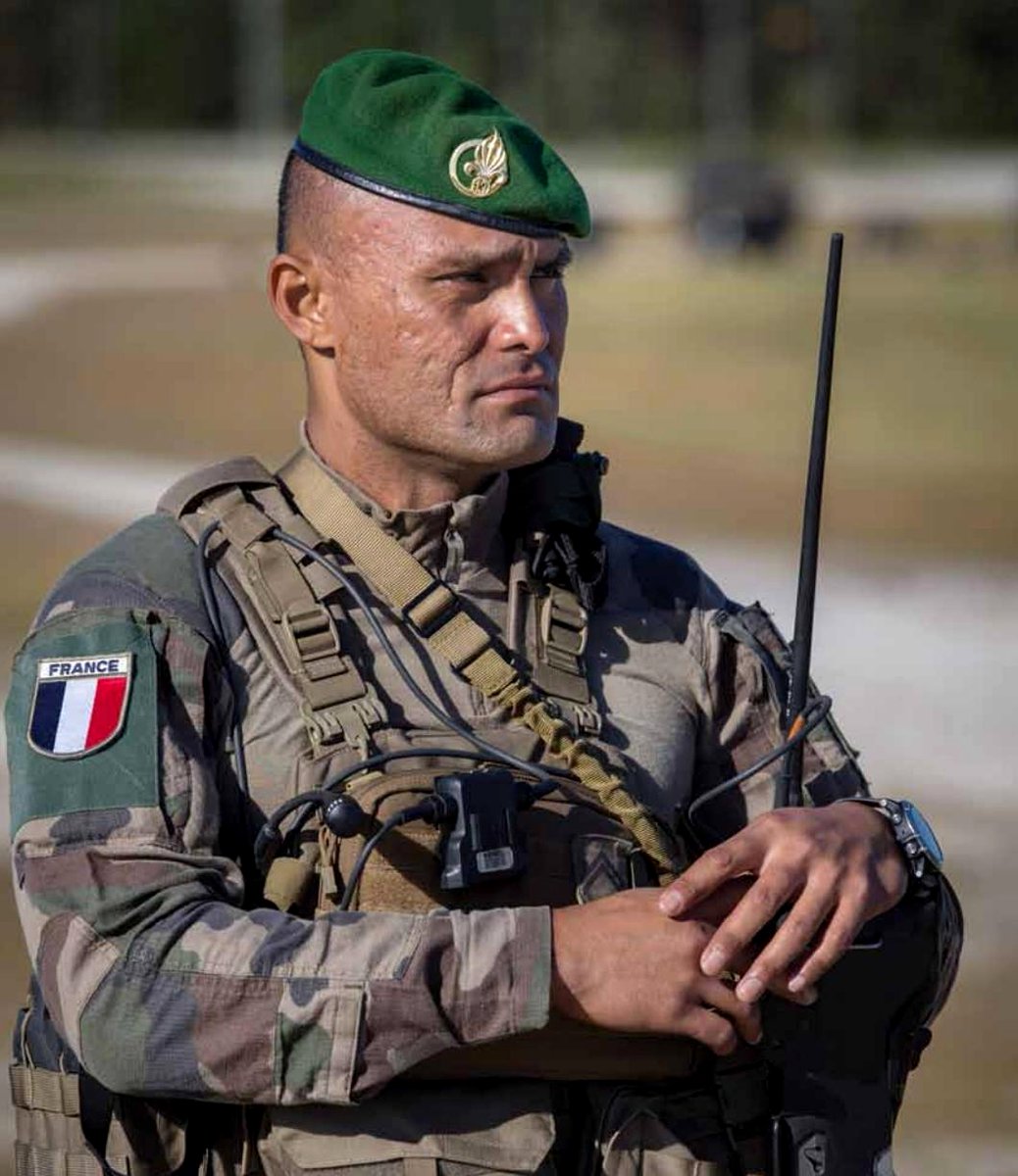 ChefdecorpsGRLE's tweet photo. Trop jeune, trop vieux, trop grand, trop de gueule, trop musclé, trop typé, trop impatient, trop ambitieux, trop pressé ? Nous, le "trop", ça nous intéresse !

#RejoinsNous #LégionEtrangère https://t.co/UoWbAUVyBA