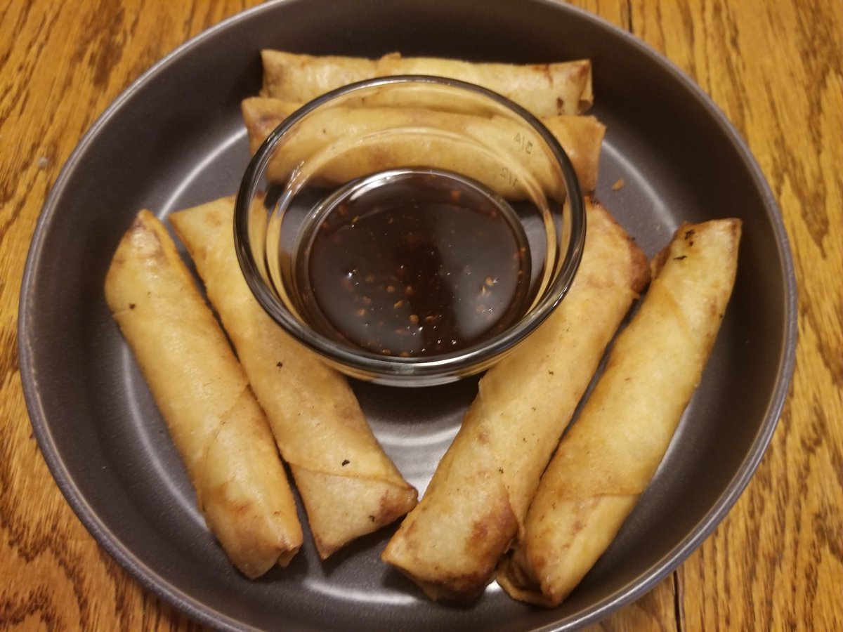 Eatingnormal1's tweet photo. This week, I tackled Alvin Cailan's Cheeseburger Lumpia and his Lola's Lumpia Shanghai from Amboy. Talk about tasty treats! https://t.co/nRIGvCfKsU https://t.co/kchrPkDwuw