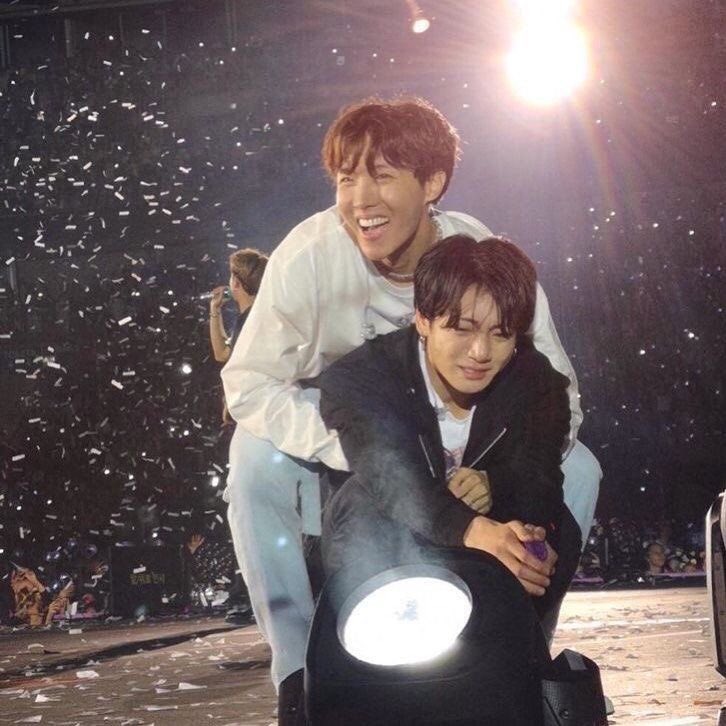 i’m so sad hobi to the rescue !