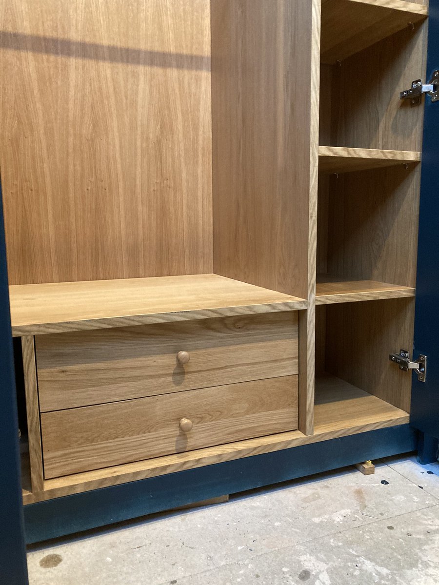 bespokepropert1's tweet photo. Fitted #wardrobes with oak interior, #handmade with shaker doors in Hague blue farrow and ball. https://t.co/6LTA2GPpmL #carpenter joiner and #kitchen fitter #Worthing West #Sussex https://t.co/aSHxNcaql5