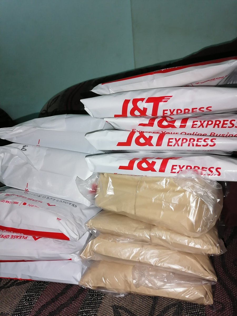 t_threePH's tweet photo. #T3Updates
Start Up Totes arrived today and just finished packing all the orders! Thank you so much for those who ordered!
Will post excess on hands on shopee soon!
#startup https://t.co/QkHmR88jkU