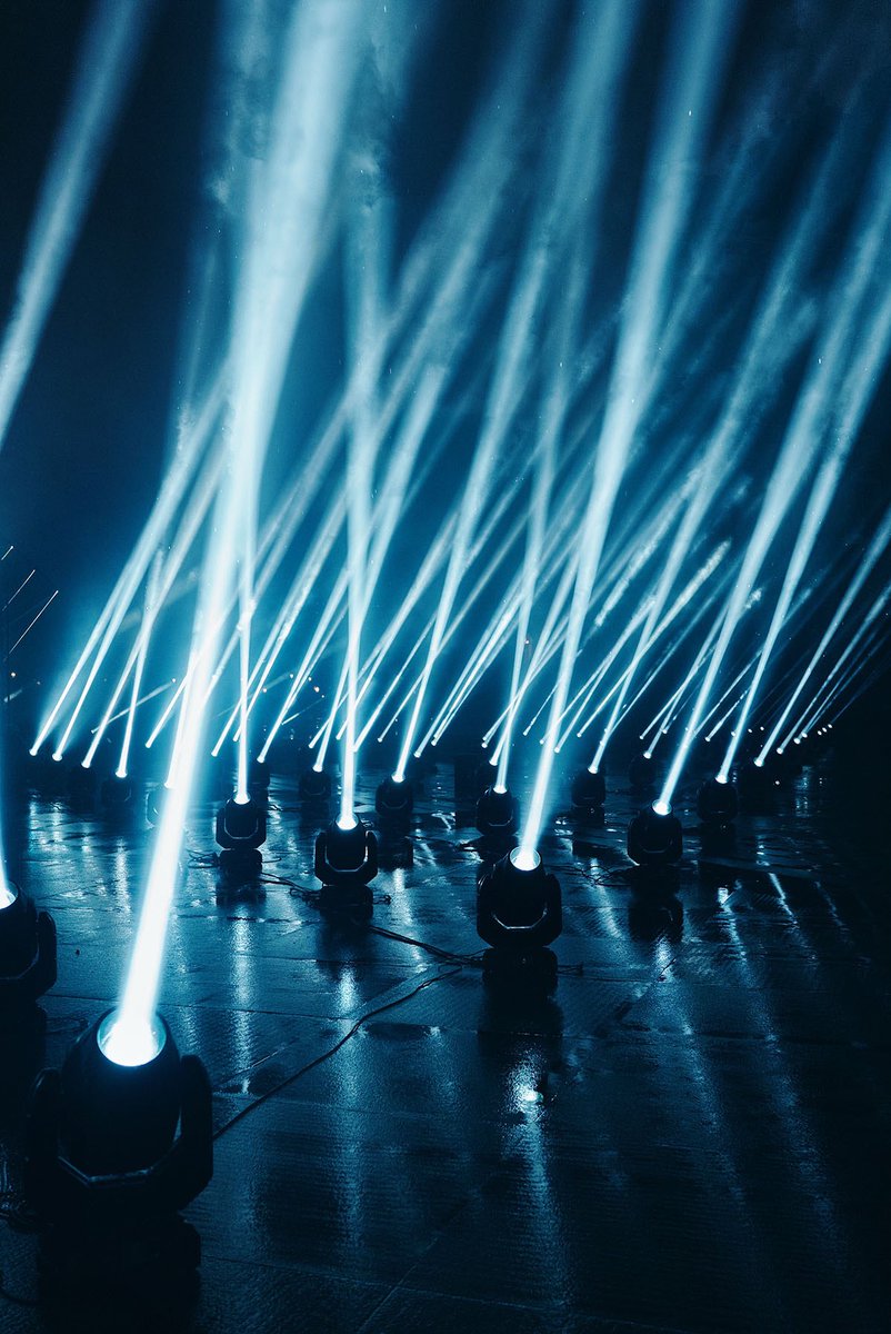 Robelighting's tweet image. At the Musee du Louvre, DJ David Guetta welcomed the New Year with #UnitedAtHome where #showdesigner Romain Pissenem #HighScream &amp;amp; #lightingdesigner Ian Tomlinson created a rig using 116 @Robelighting #iPointe supplied through S Group. (📸 GuilleGS)

robe.cz/news/robe-ligh…